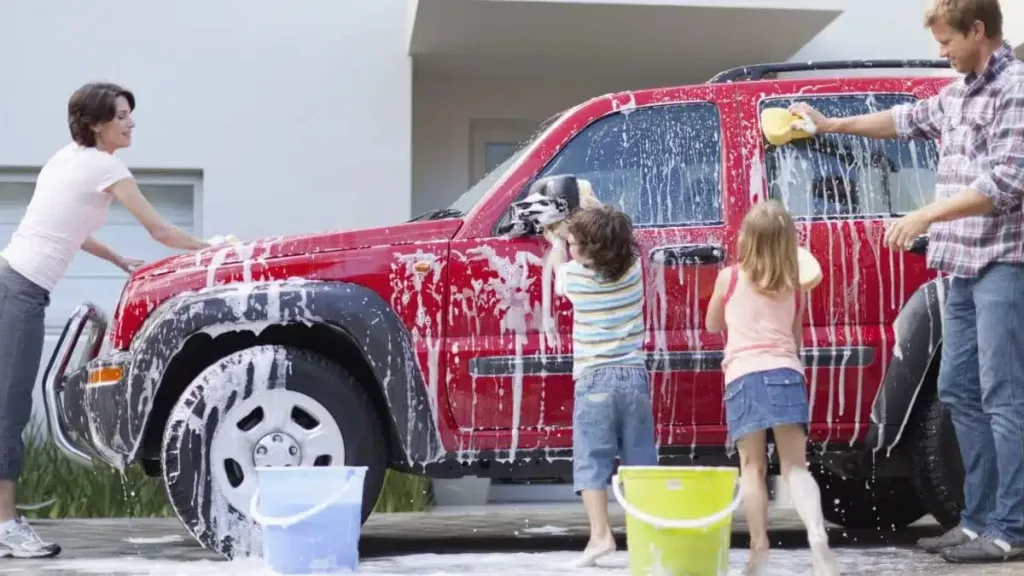 Consejos para lavar el coche en casa 2023