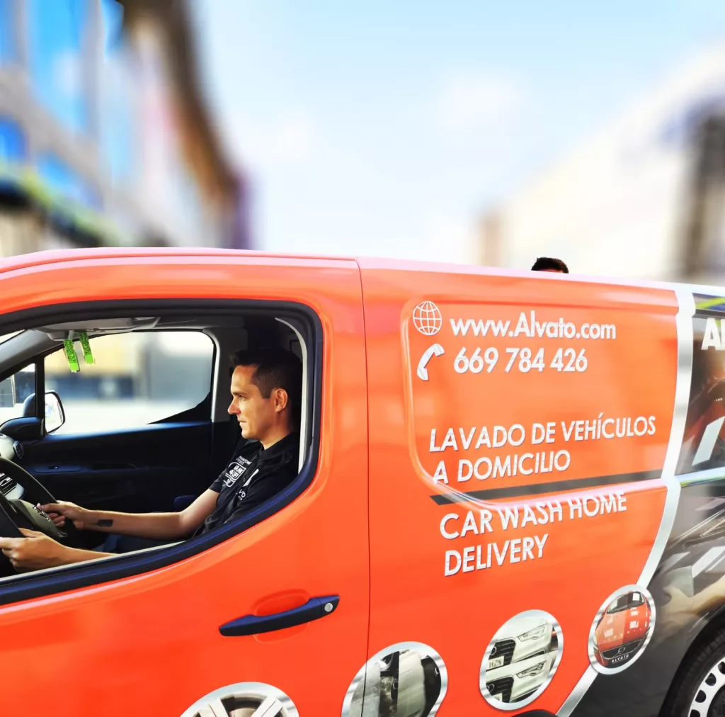 Las 5 Manchas más Extrañas en el Lavado de Coches y Cómo Enfrentarlas